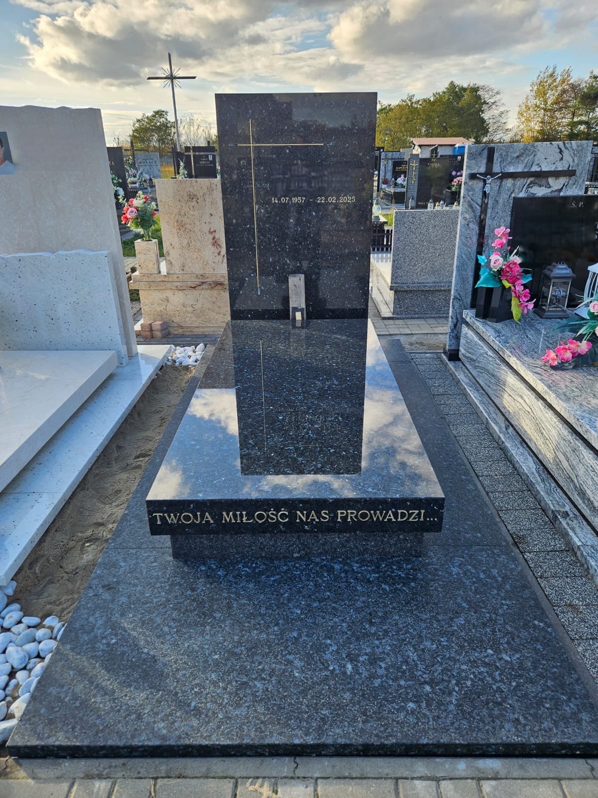 Nagrobki - 86db7ac7 a755 44c3 b0ca a0de0cdbae56 