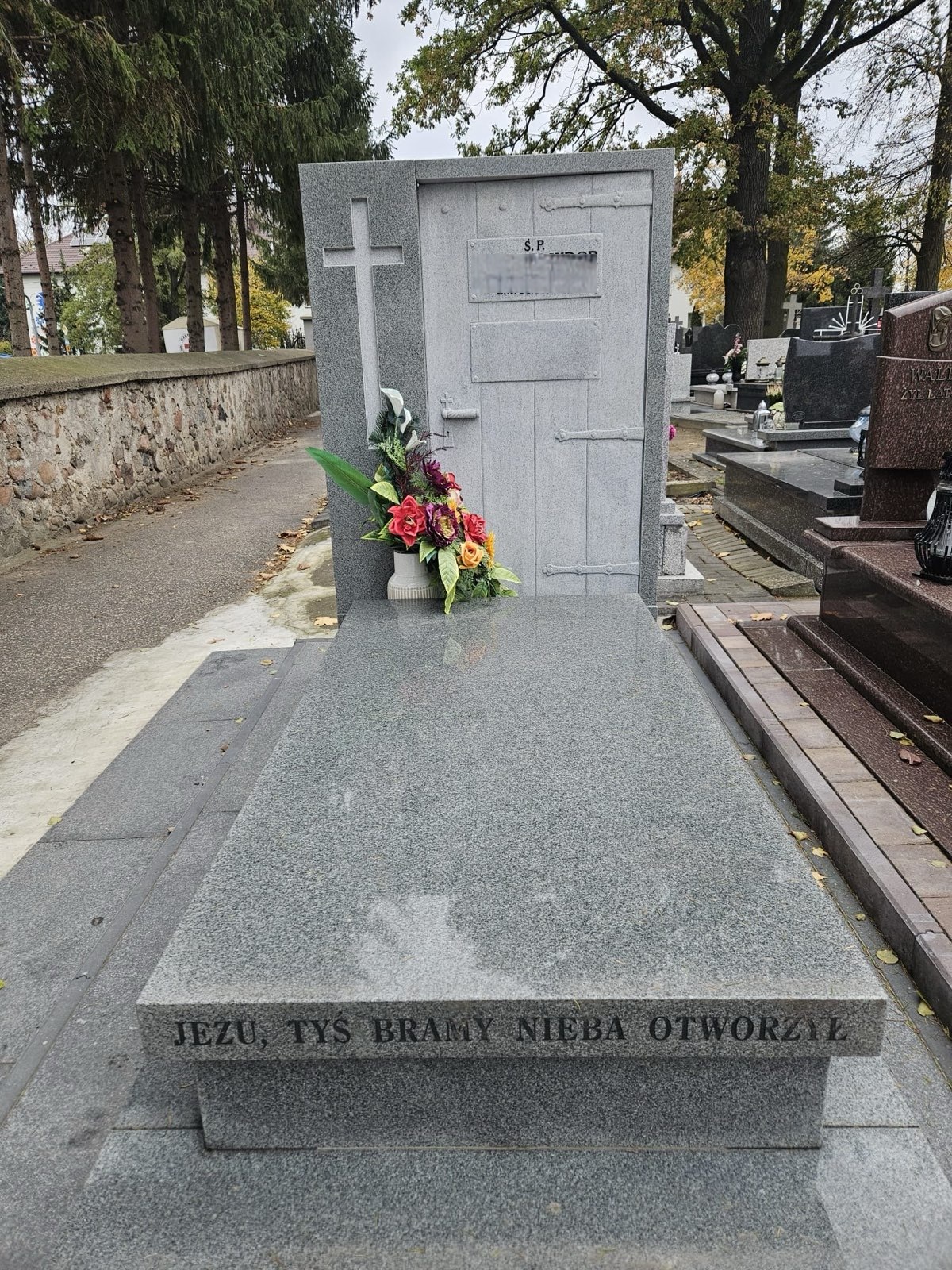 Nagrobki - a4958831 5bd6 4bbb a4d0 92ec04ce1676 